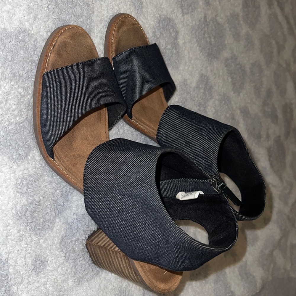Toms heels (color navy, size 10)